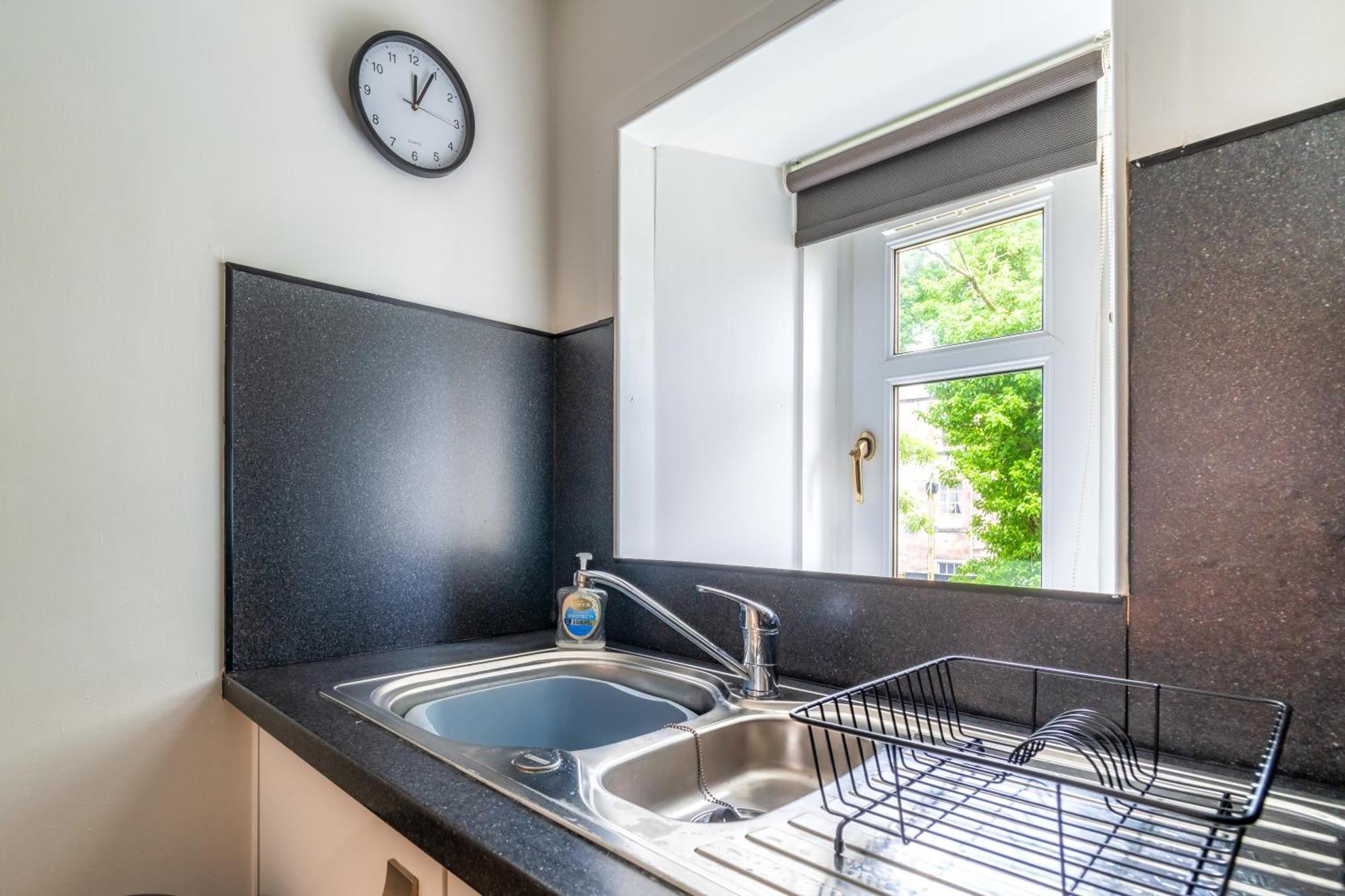Cosy Retreat - Charming 2-Bed Apartment Грінок Екстер'єр фото